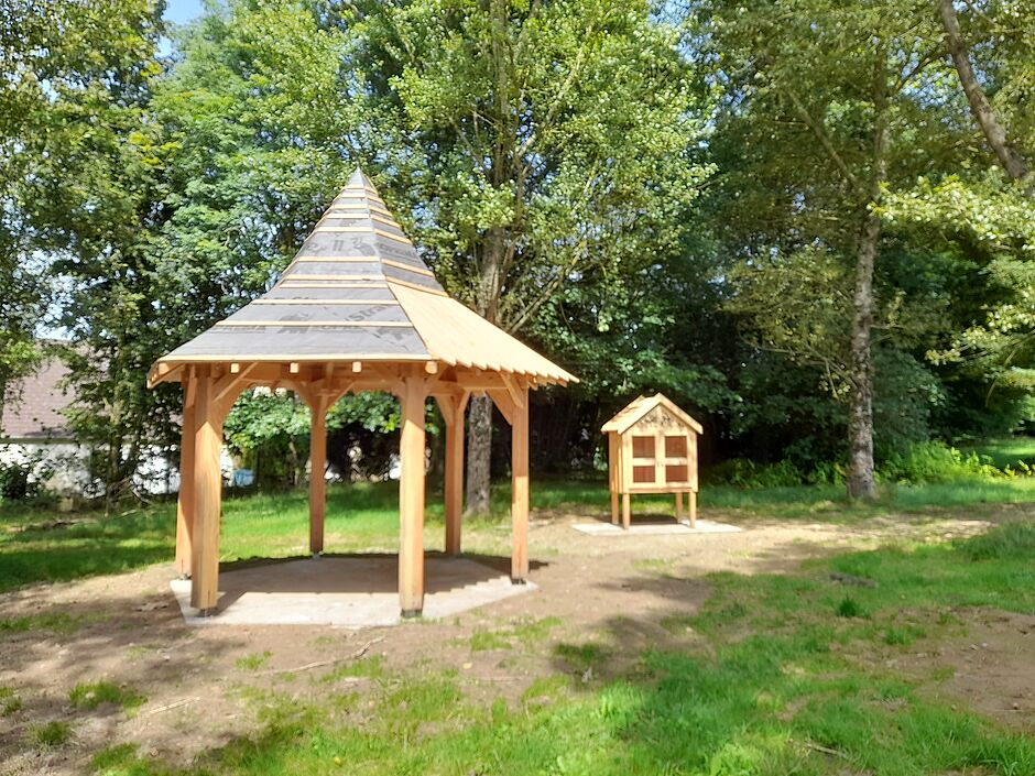 Kiosque et boite à livres à l'Espace Thalweg