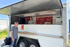 Food truck CHEZ TICIA dans la zone de la Croix Blanche